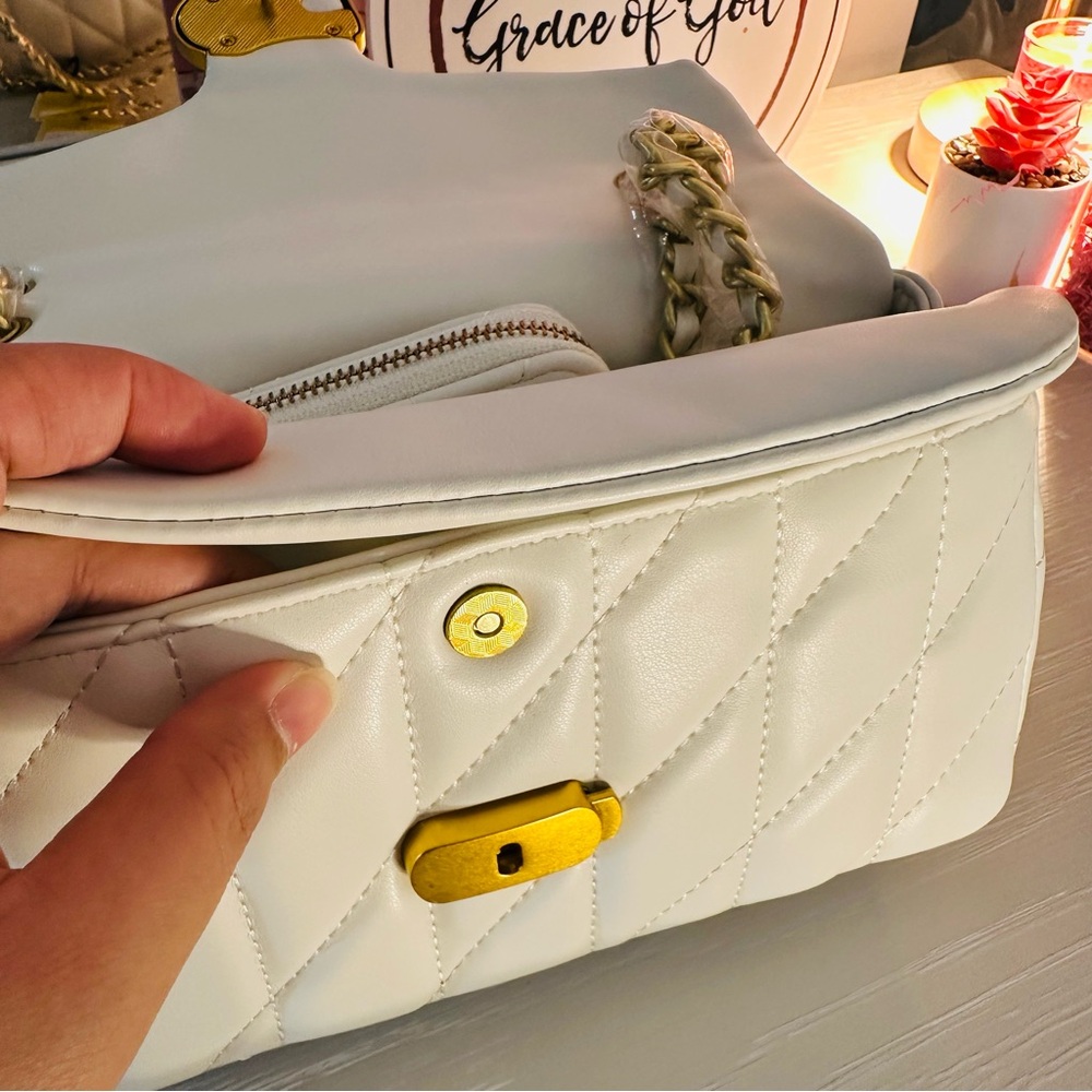 2 in 1 Classic Fashion Quilted White Shoulder Bag with Gold Chain and Clasp - Picture 7 of 12